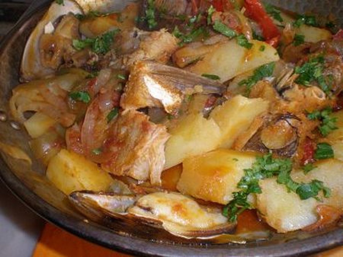 Cataplana de Bacalhau com Mexilhões